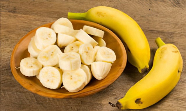 1 quả chuối chứa bao nhiêu calo, nên ăn bao nhiêu mỗi ngày ?