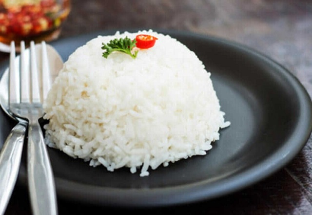 Bị táo bón nên kiêng ăn gì để nhanh khỏi và không tái phát?