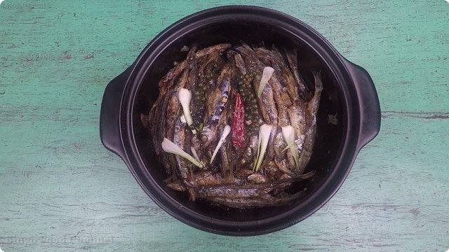 Cá trứng rim tiêu