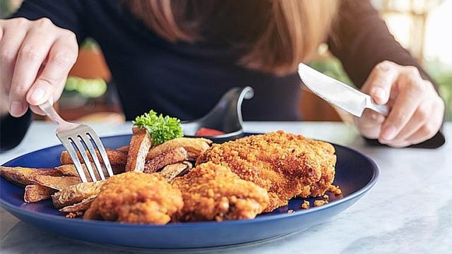 Các triệu chứng thường gặp khi bị dị ứng thịt gà