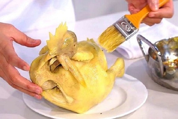 Cách chọn, luộc, và bày gà lễ