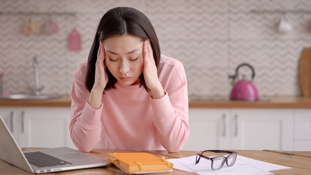 Căng thẳng có thể là nguyên nhân gây đau đầu và mệt mỏi