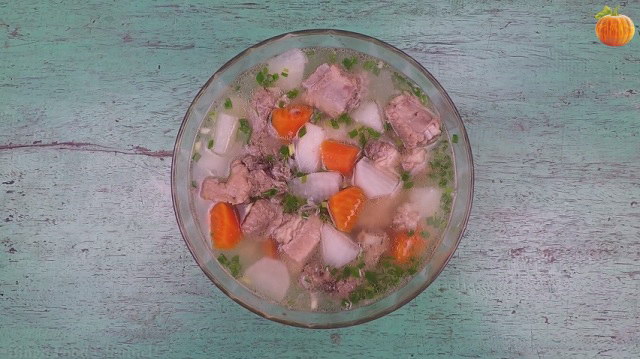 Canh sườn hầm củ cải trắng