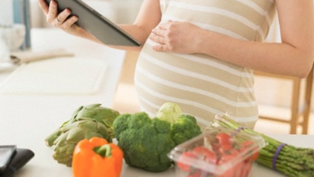 Chế độ dinh dưỡng cho mẹ bầu 3 tháng đầu thai kì