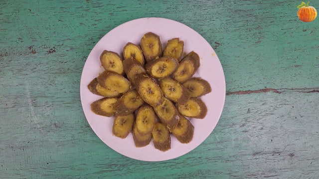 Chuối xanh kho sả ớt