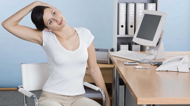 Dân văn phòng có nguy cơ cao bị thoái hóa đốt sống cổ