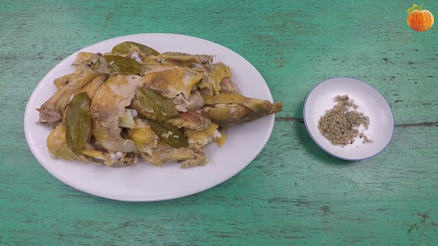 Gà hấp muối lá chanh