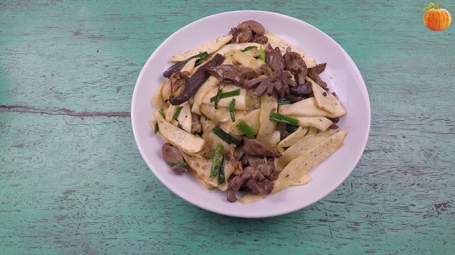 Lòng gà xào niễng