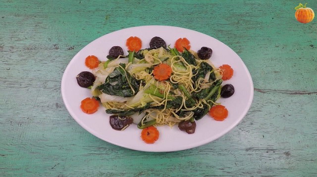 Mì xào rau củ thập cẩm chay