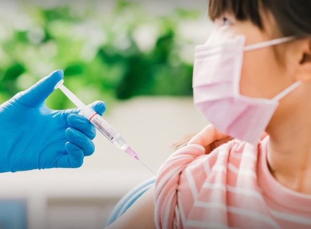 Người tiêm vắc xin COVID-19 nên ăn gì ?