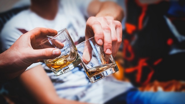 Tác hại của rượu tới “chuyện ấy”