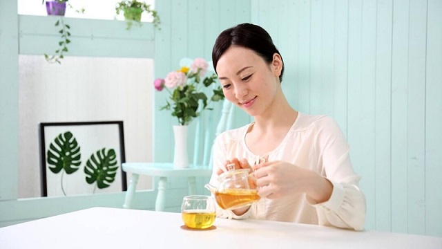 Tại sao uống trà lại có thể gây mất ngủ?