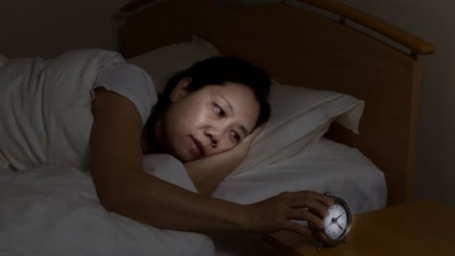 Tại sao uống trà lại có thể gây mất ngủ?