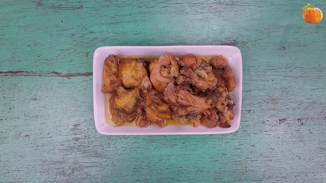Thịt gà kho nước dừa