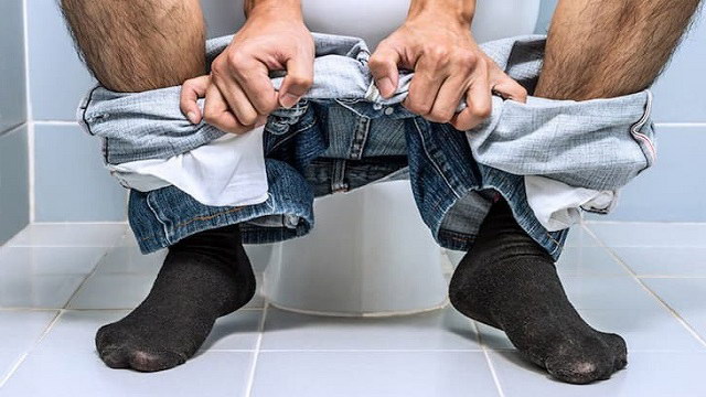 Trị táo bón bằng cách uống nước hợp lý