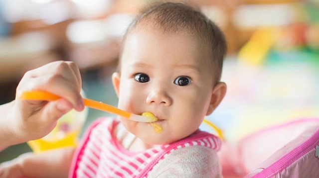 Xây độ chế độ dinh dưỡng khoa học cho trẻ 6 tháng ăn dặm