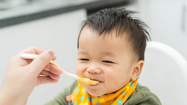 Xây độ chế độ dinh dưỡng khoa học cho trẻ 6 tháng ăn dặm