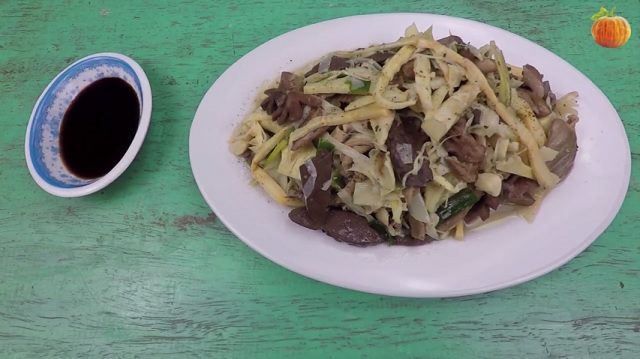 Lòng vịt xào măng