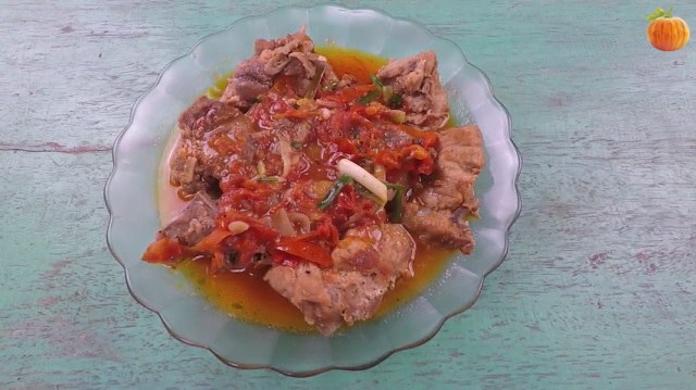 Sườn cốp lết sốt cà chua